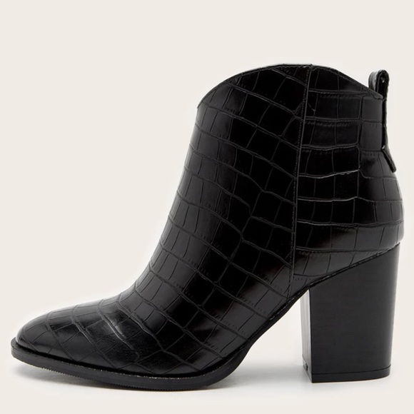 PREORDER! Black Crocodile Animal Western Booties - Picture 13 of 13